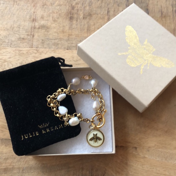 CHANEL bee charm on gorgeous Julie Kreamer gold & freshwater pearl bracelet - Picture 16 of 16